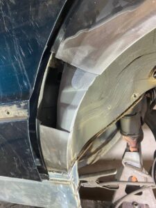 Кузовной ремонт BMW E38 в Минске, восстановление геометрии кузова
